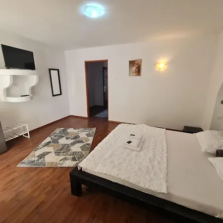 2 Bedrooms Luxury & 7 Camelia