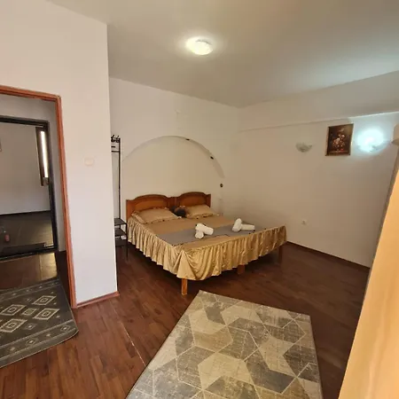 Apartment 2 Bedrooms Luxury & 7 Camelia