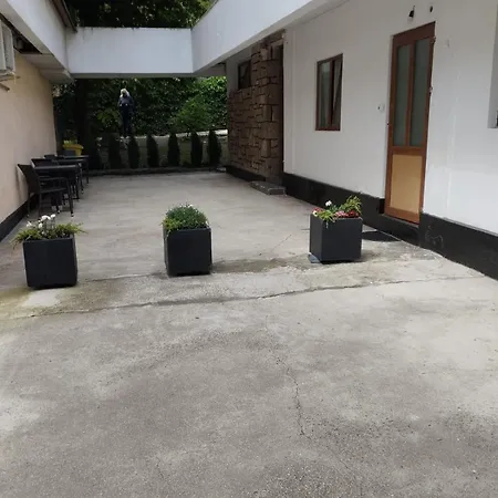 Apartment 2 Bedrooms Luxury & 7 Camelia