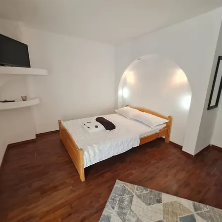 2 Bedrooms Luxury & 7 Camelia Apartman